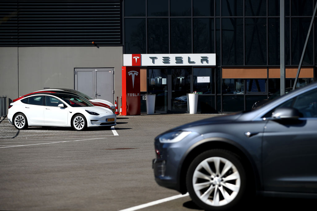 Elon Musk Announces Tesla S Millionth Electric Car Sets Production