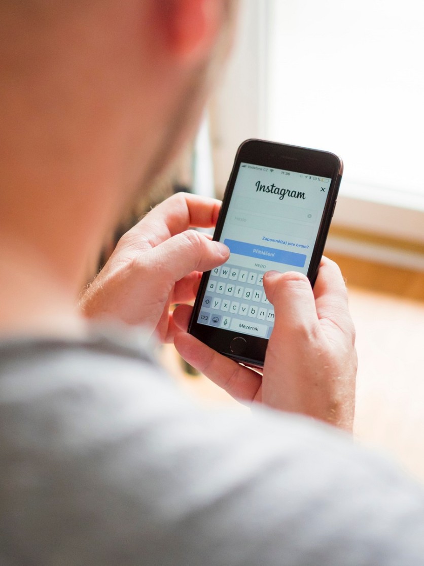 Digitally-altered Images in Instagram should be labelled