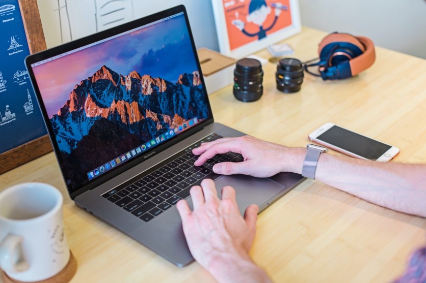 How to Bring Back Your Dying Mac to Life by Turning it Into Chromebook | Here's How