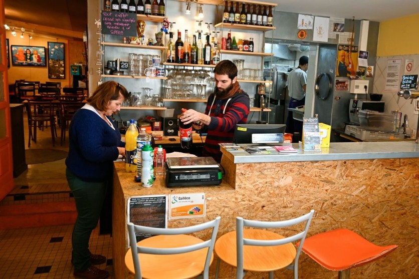 FRANCE-POLITICS-ECONOMY-BAR