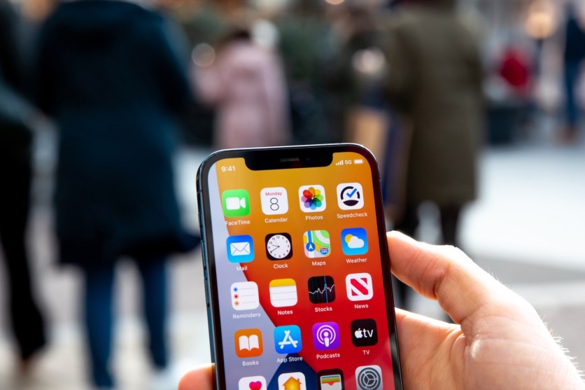 iOS 16 Search Button on iPhone Can Be Distracting--Here's How to Remove it
