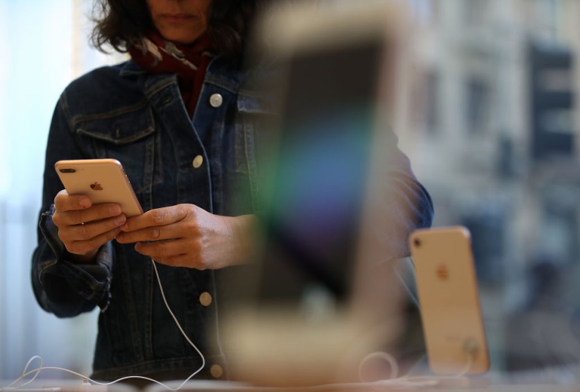 You’re Probably Scrolling Your iPhone the Wrong Way—Here’s How to Do It Correctly