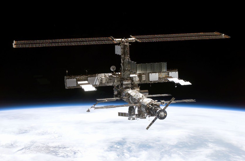 SpaceX Dragon Capsule Reaches ISS with 7,000 Pounds of Supplies