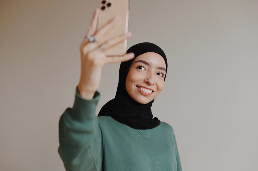 The Appeal of Virtual Try-Ons: How Tech is Making Eyewear Shopping Easier