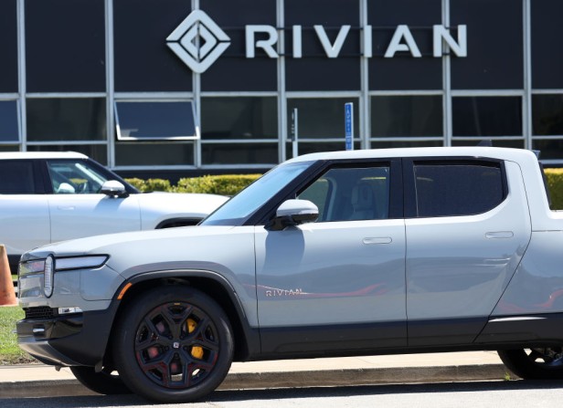 Rivian Surpasses Expectations, Produces 16,304 Vehicles in Q3