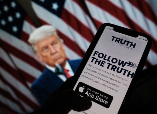 TOPSHOT-US-POLITICS-INTERNET-TRUMP-SOCIAL MEDIA-SPEECH