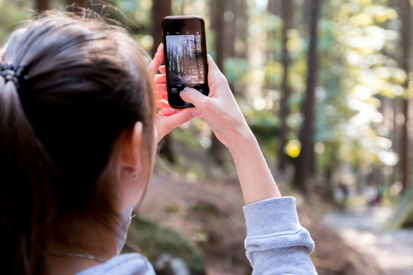 iOS 17.5 Bug Allows Old Deleted Photos to Reappear in Photo Libraries