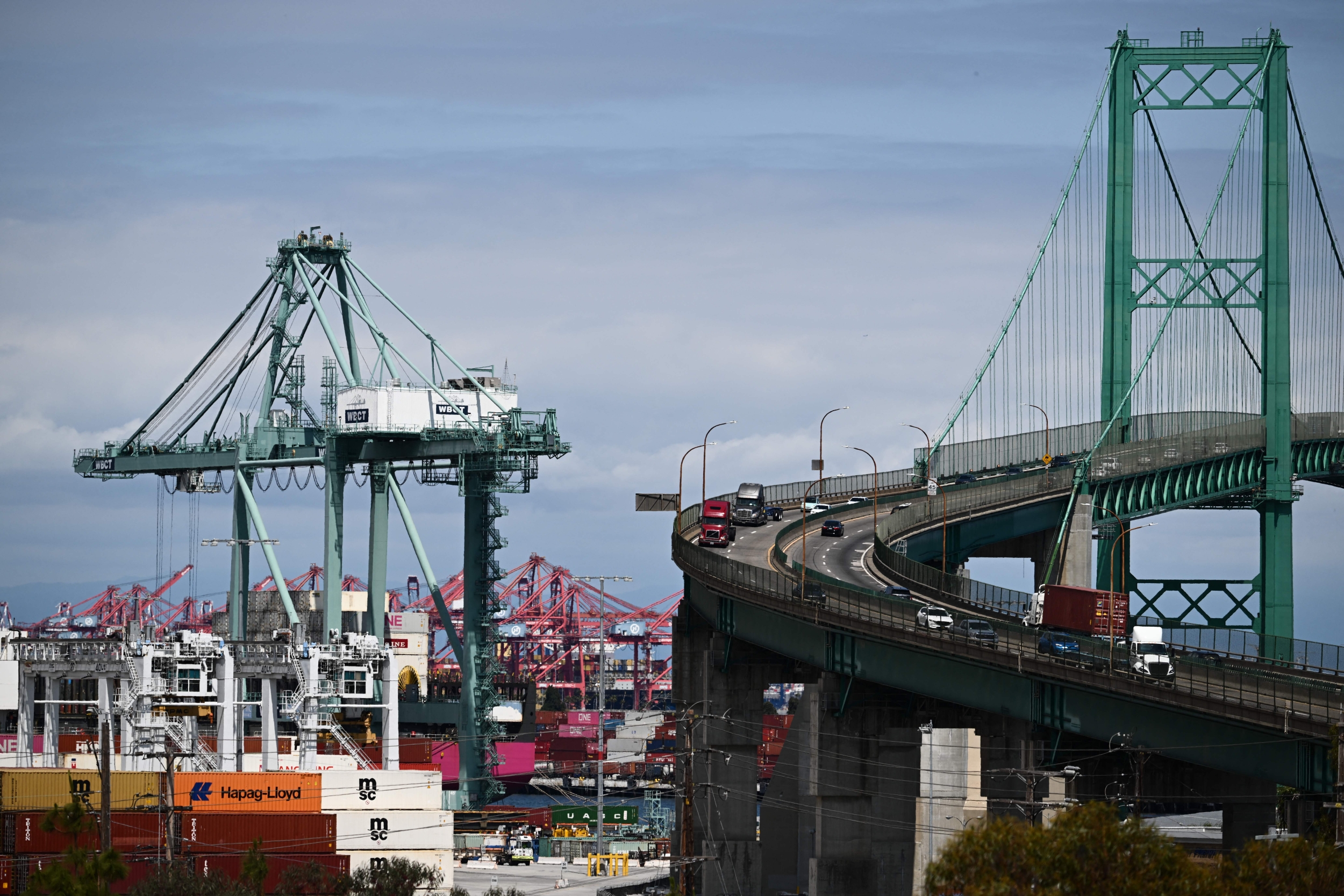 Truck With EV Batteries Caught Fire, Closing Down Port of Los Angeles