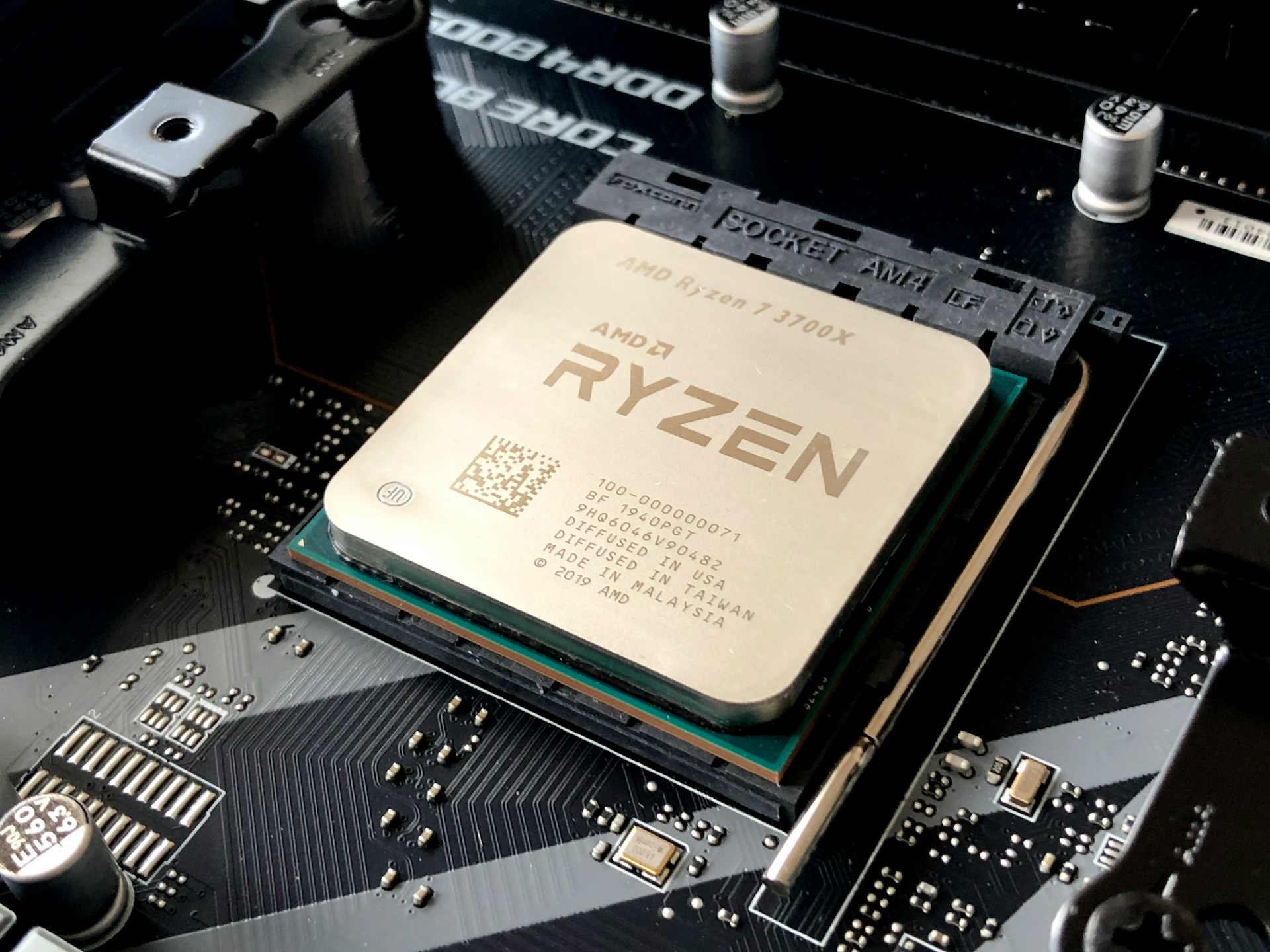 AMD 新款 Ryzen 7 9800X3D 發售，幾秒鐘就賣光了