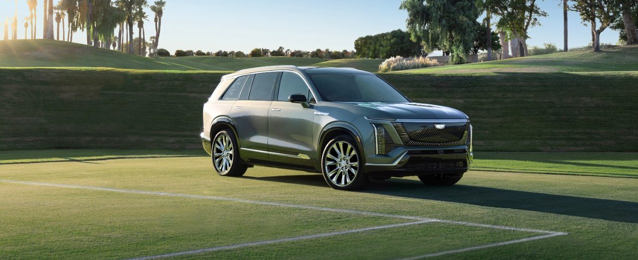 Cadillac Vistiq EV เปิดตัวรถ SUV ใหม่ด้วยระยะทาง 300 ไมล์ การชาร์จจากรถถึงบ้าน และอื่นๆ อีกมากมาย