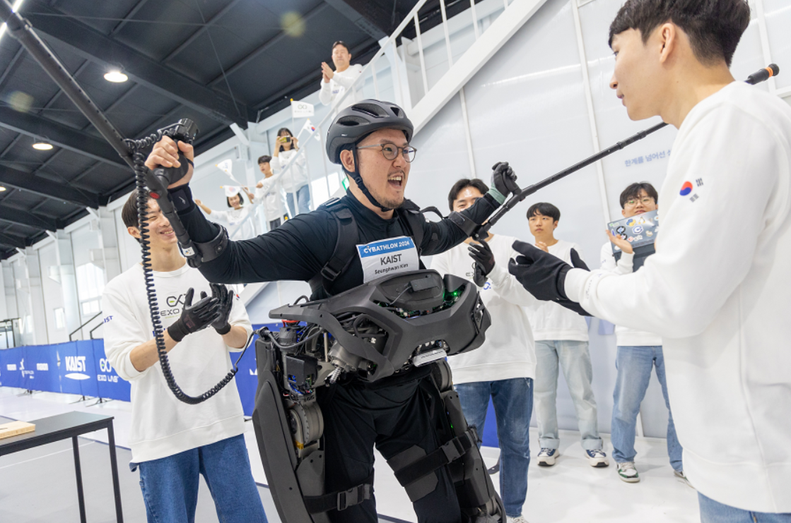 KAIST 的 WalkON 套裝 F1：這項技術為截癱患者帶來獨立性，粉碎 Cybathlon