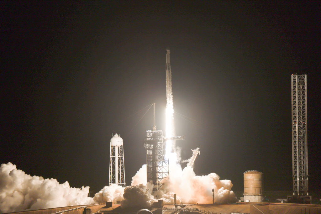 SpaceX เปิดตัวอีกครั้ง! ดาวเทียม Optus-X ยิงขึ้นสู่วงโคจรจากฟลอริดา