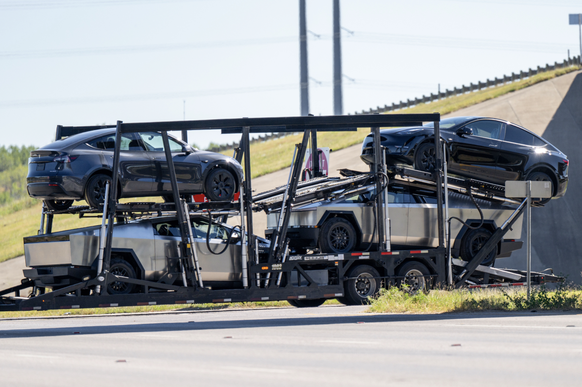 เจ้าของ Tesla Cybertruck อกหักอ้างว่าสภาพอากาศหนาวเย็นทำให้รถดับลงทันที