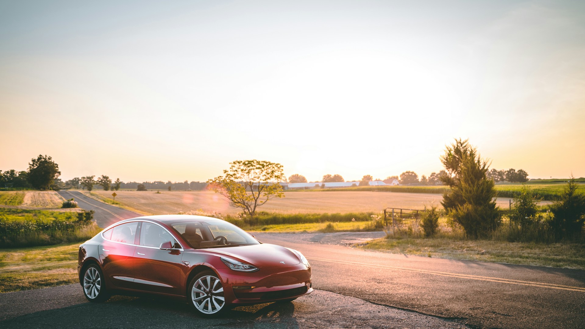 Tesla เตรียมเปิดตัวอัปเดตช่วงวันหยุดปี 2024 สำหรับรุ่น EV บางรุ่น ผสมผสานความปลอดภัยและการอัพเกรดเทคโนโลยี