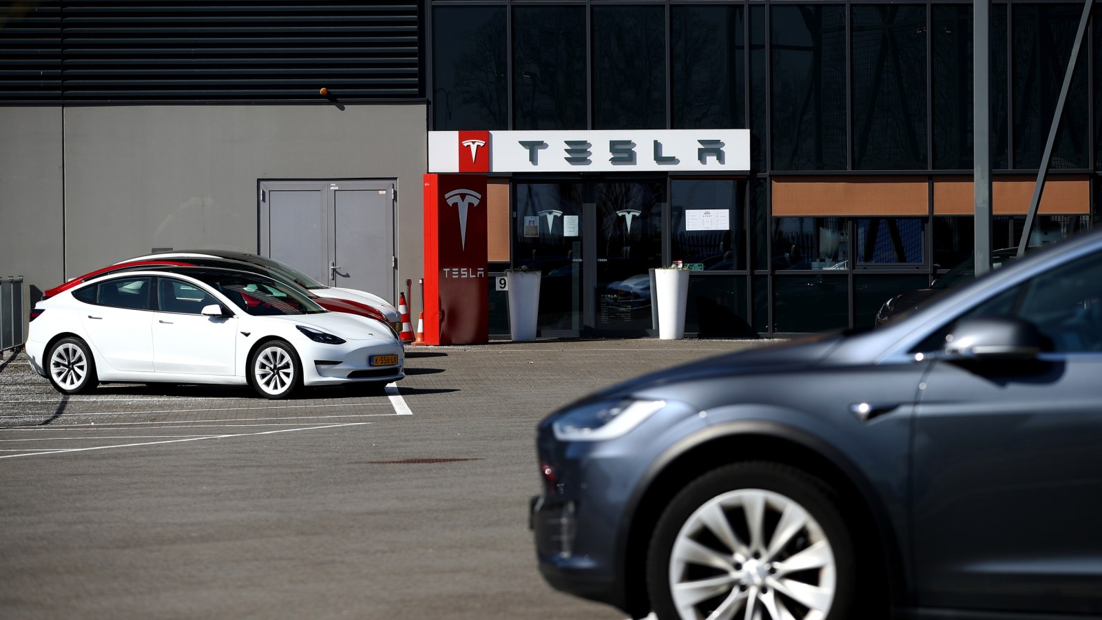 Tesla Hacker Reveals Fatal Crash Data Contradicting Company's Claims