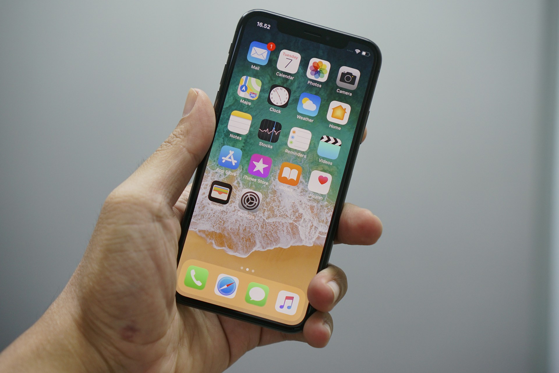 iOS 19：您的iPhone兼容嗎？傳聞中的功能包括改建的Siri，相機應用重新設計