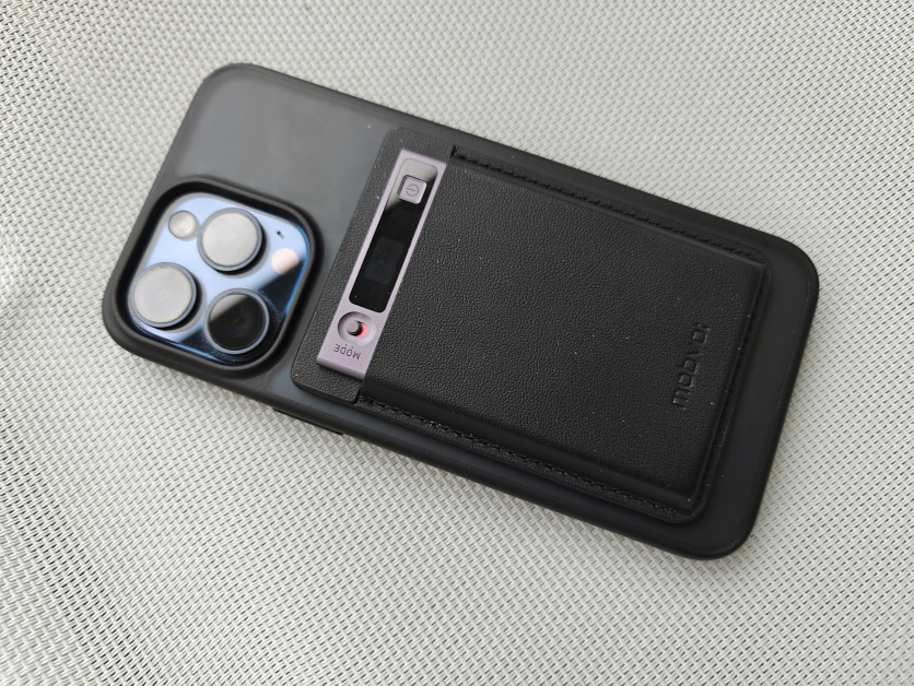 TicNote MagSafe wallet on an iPhone