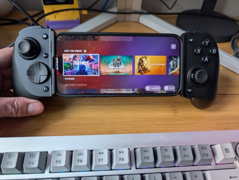 Razer Kishi V3 Pro playing Fortnite on phone