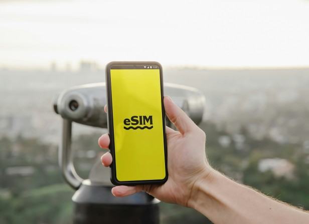 Apple Introduces Cross-Platform eSIM Transfers with iOS 26—No Carrier Required