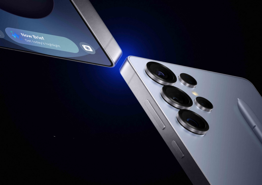 Close-up of Galaxy S25 Ultra and S Pen tip-to-tip