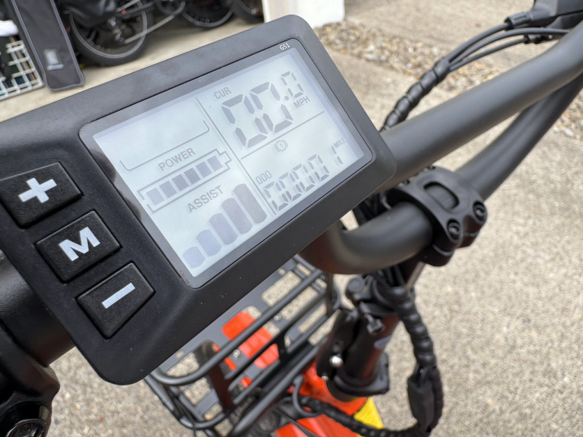 Close-up of Mooncool TK1 handlebar display screen