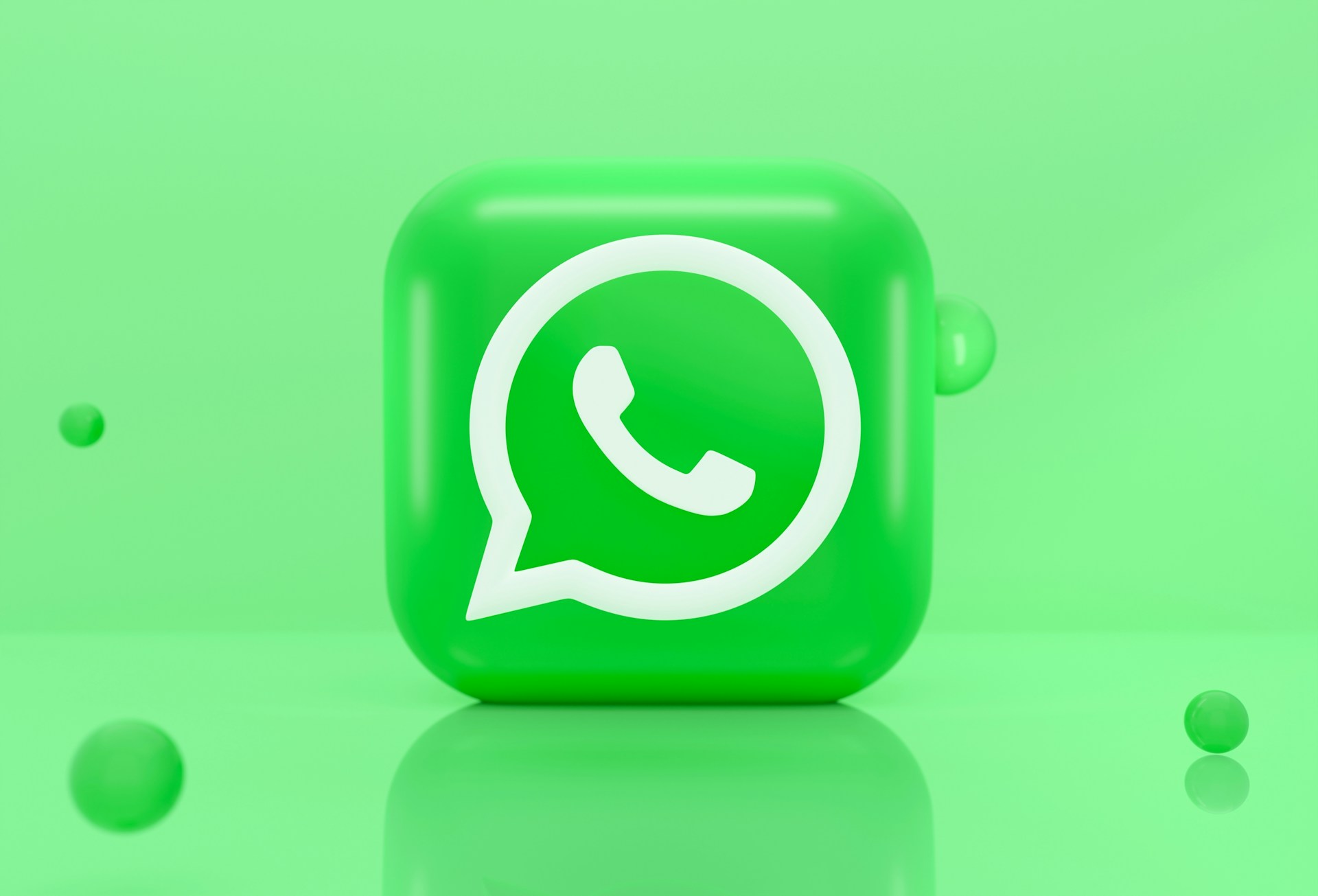 WhatsApp Now Has Live Photos New Chat Themes And More Exciting Features