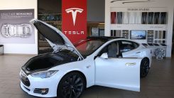 Tesla Defends Autopilot System in High-Stakes Federal Trial in Florida?hl=en