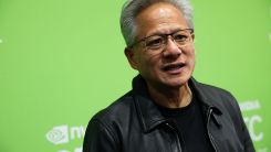 Nvidia’s Jensen Huang Treats Crowds During Night with Samsung, Hyundai
