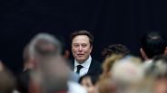 Elon Musk’s $1 Trillion Tesla Pay Proposal Hits Resistance from