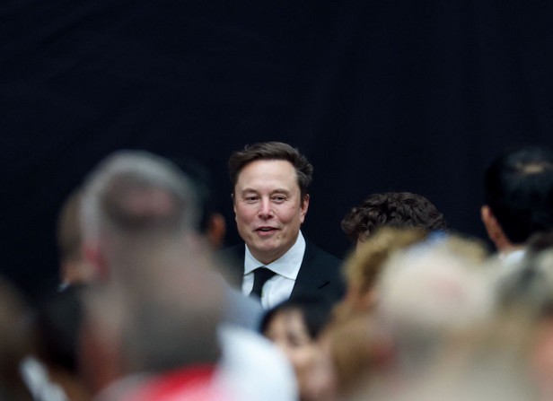 Elon Musk’s $1 Trillion Tesla Pay Proposal Hits Resistance from