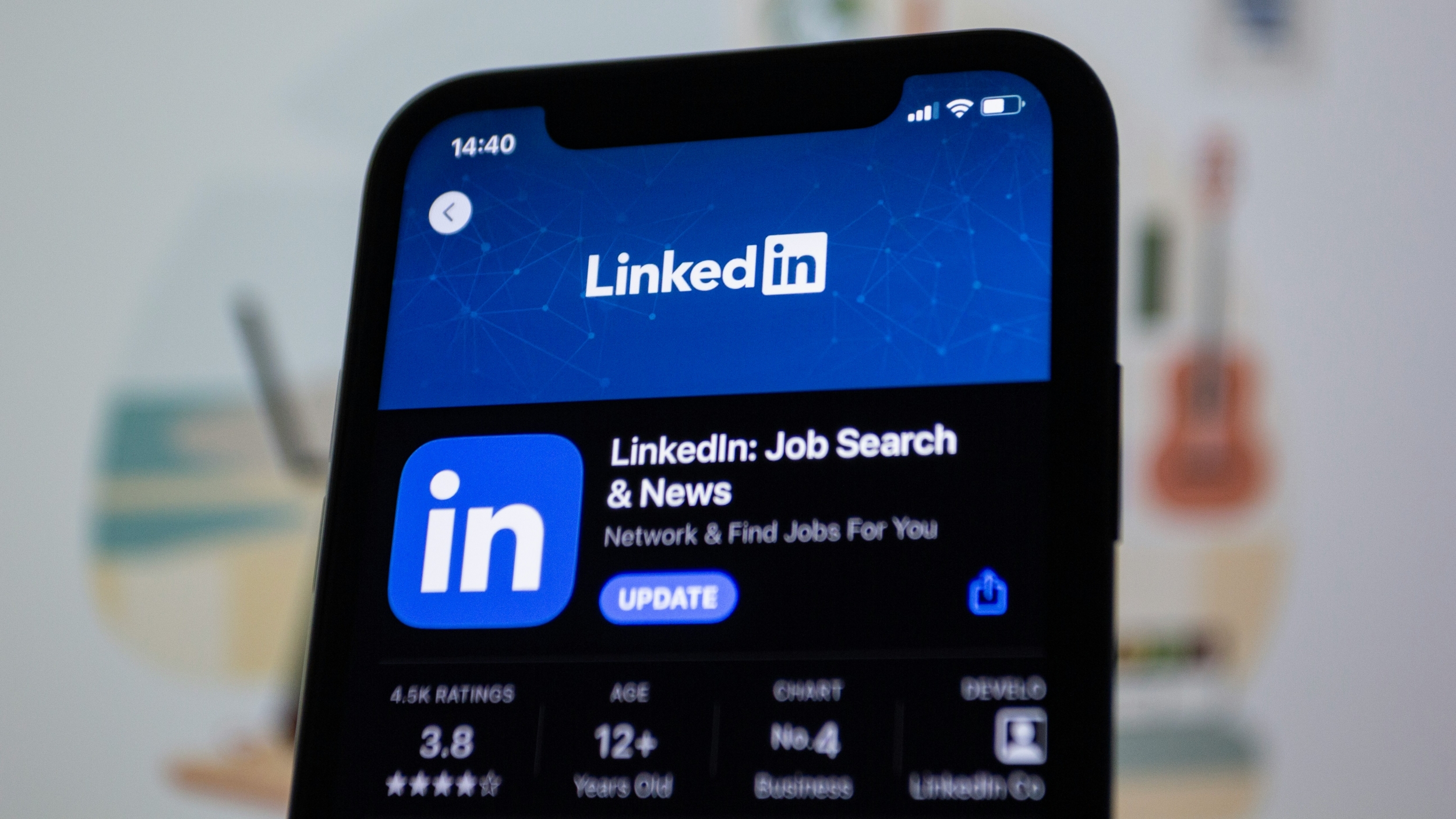 How to Get Seen on LinkedIn: Understanding the Algorithm to Create Posts That Boosts Engagement