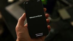 Person holding an iPhone