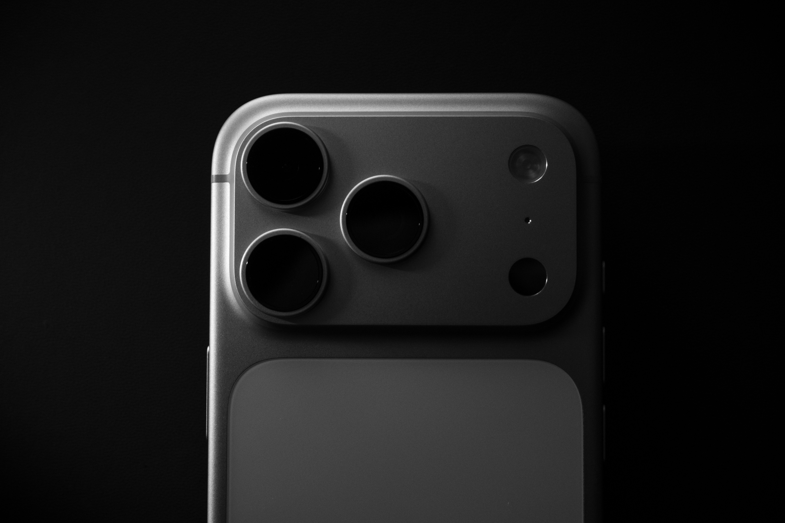 iPhone 18 Design Leaks: Slimmer Bezels, Titanium Frame, and New Upgraded Materials