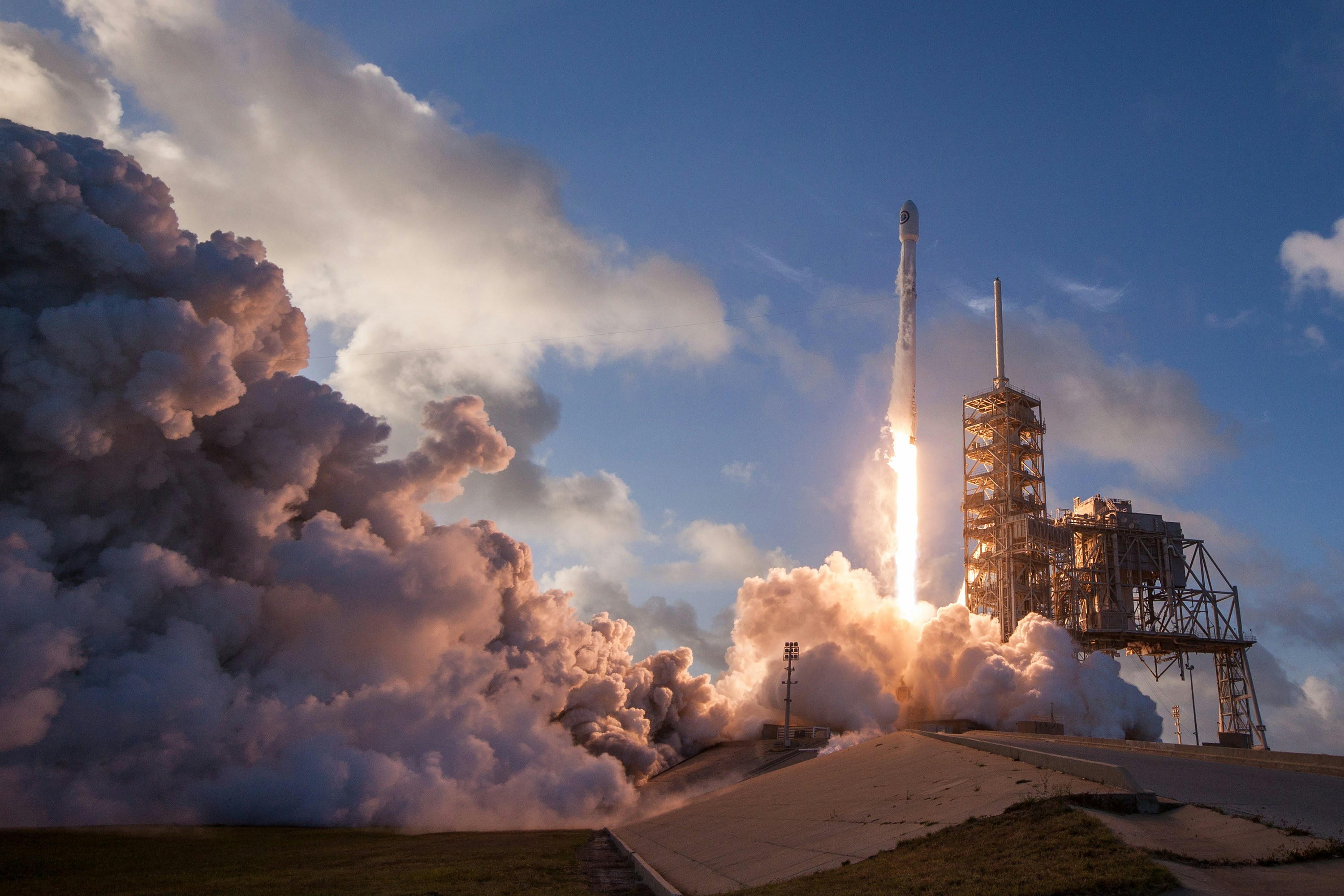 NASA Vs SpaceX Rockets: Key Differences In Technology, Cost, And Performance