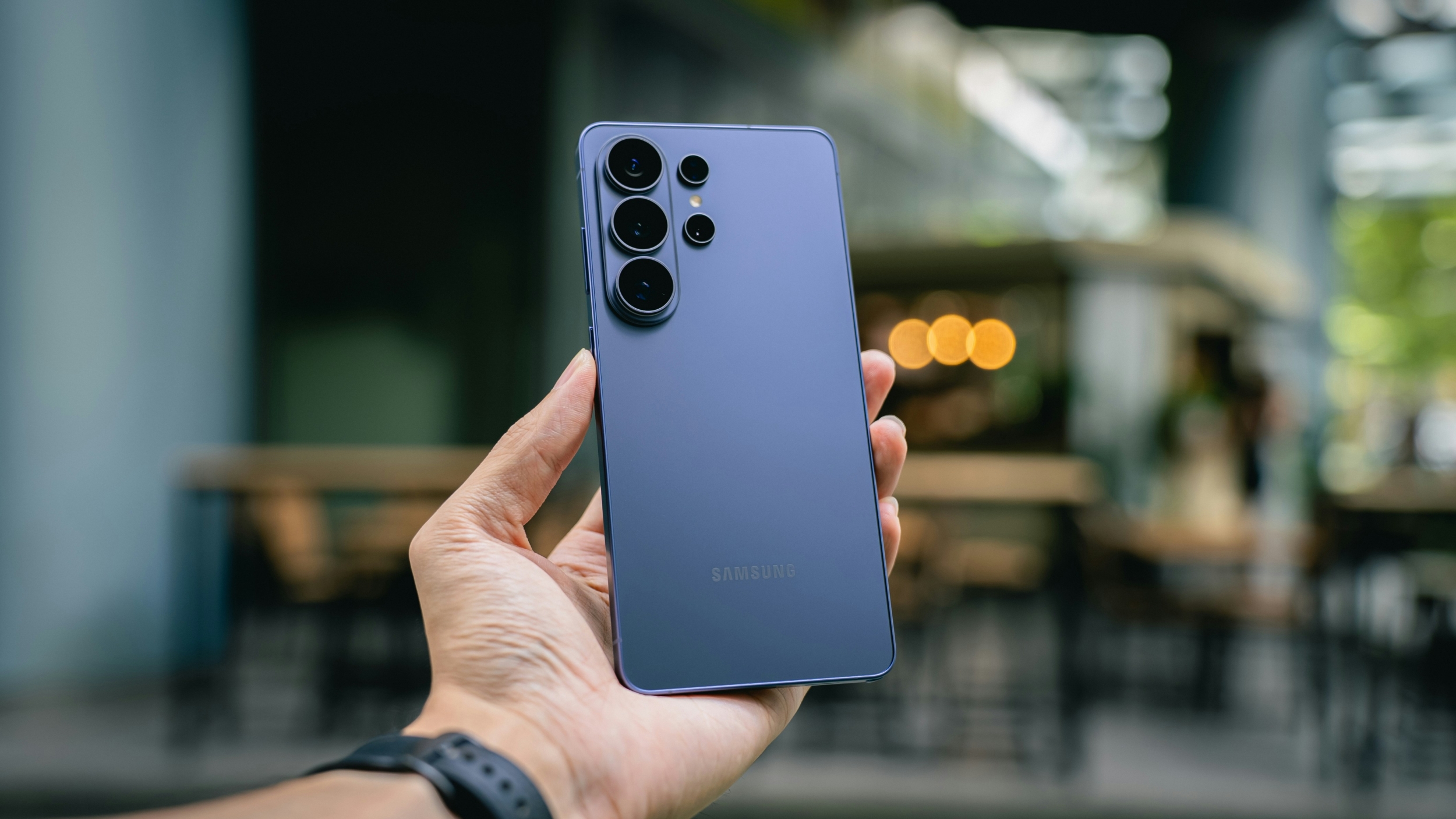 5 Best Android Alternatives to iPhone 17 Pro Max: Flagship Phones Compared