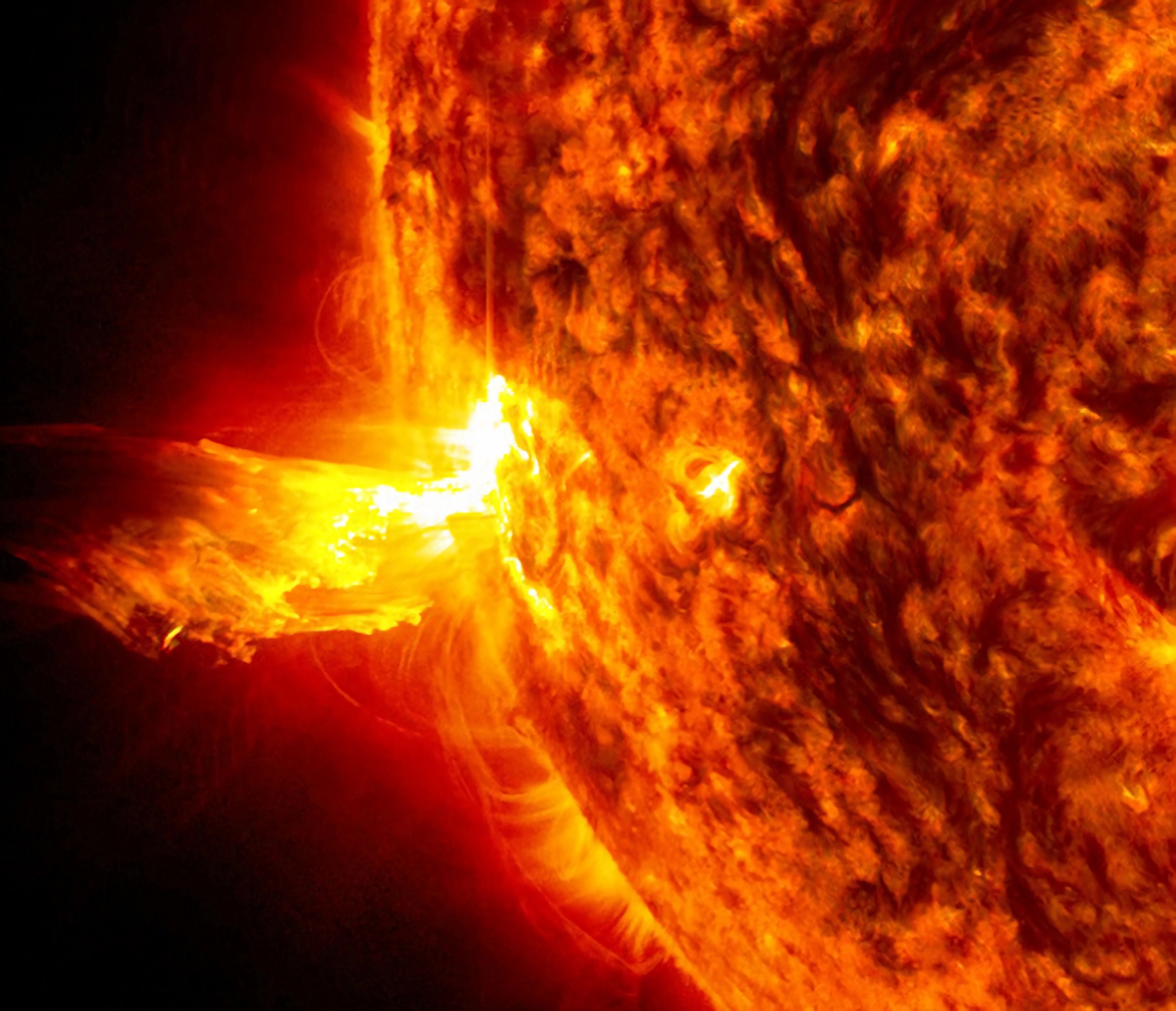 G2 Geomagnetic Storm Batters Earth Tonight, Pushing Northern Lights To New York And Wisconsin