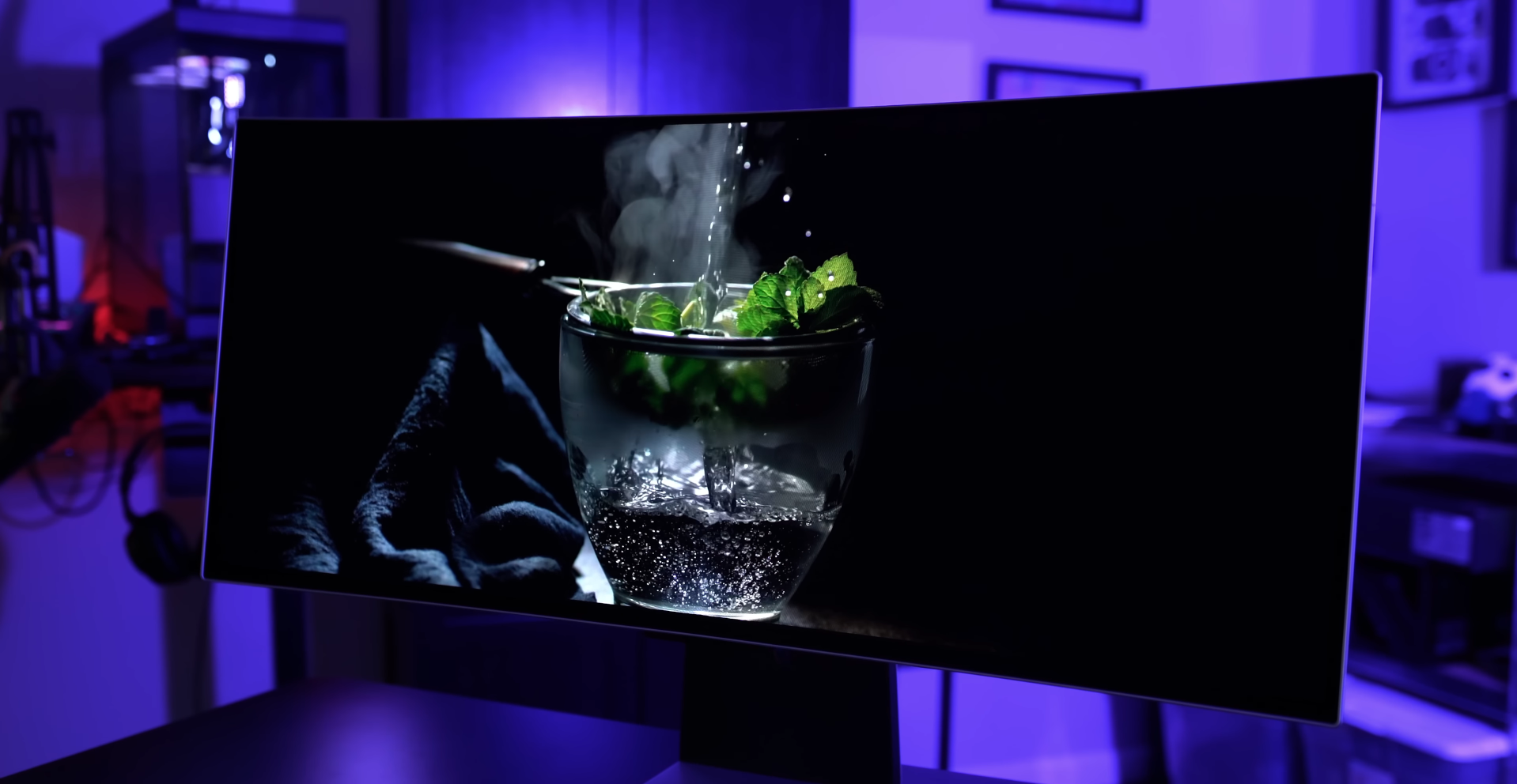 Samsung Launches Industry-First 6K Gaming Monitor Featuring 165Hz ...