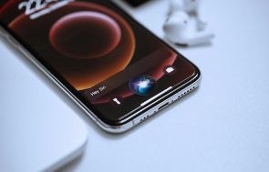 iPhone Display Siri