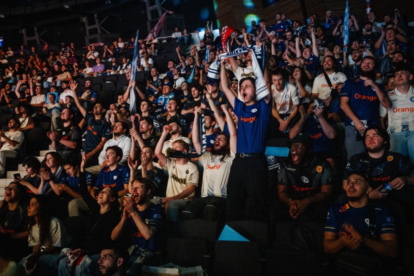 E-sport fans cheer to support their team during a League