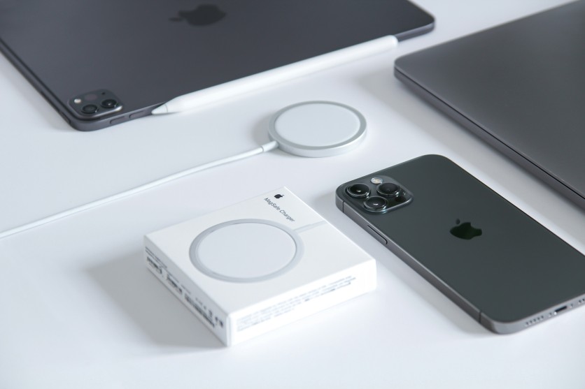 MagSafe Charger with Apple Devices