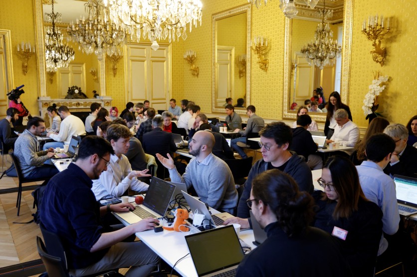 People take part in the "Gen AI hackathon for public
