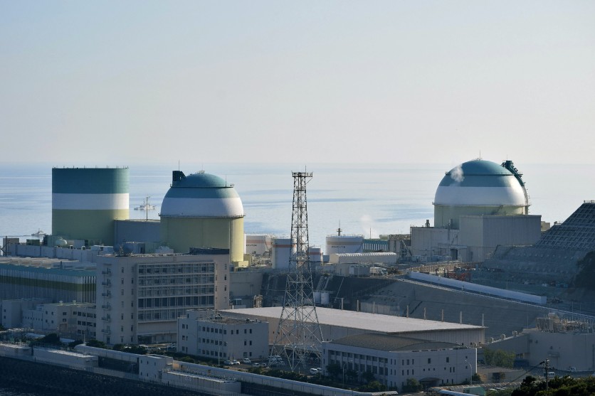 This picture shows the No. 3 reactor (R) at its