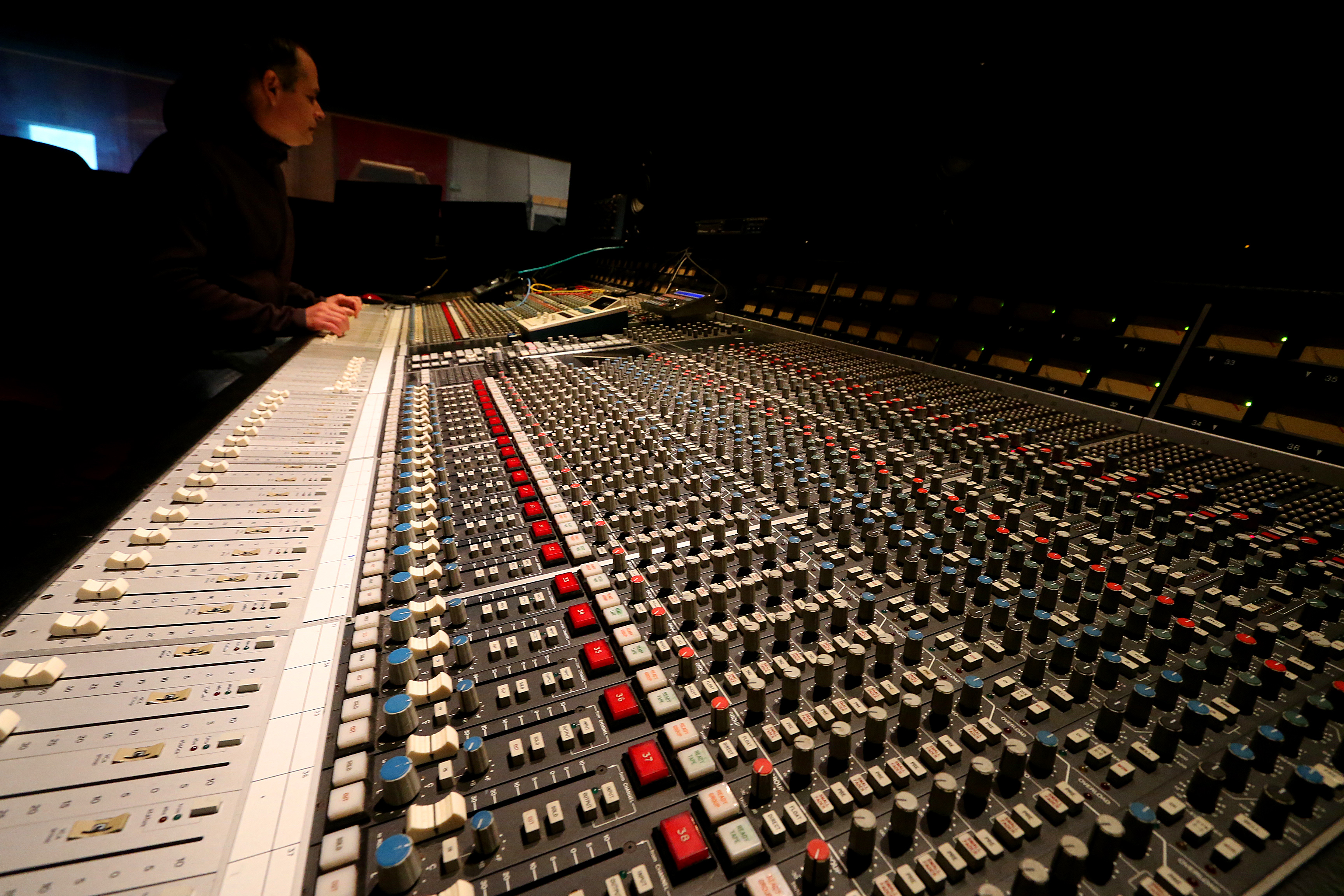 Musicians Sue Warner and Universal Over AI Settlement Money as Suno Ruling Nears