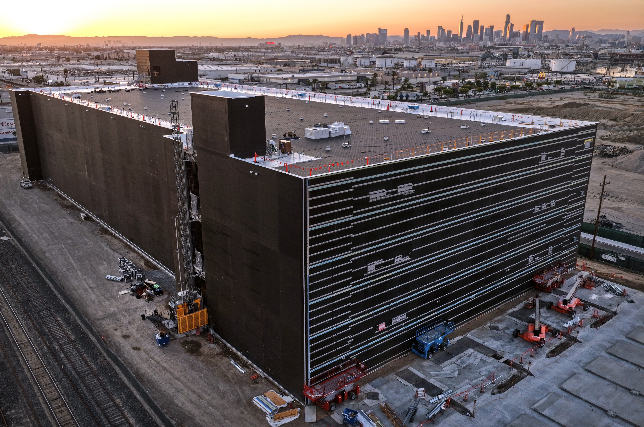 Applied Digital Lands a 5.2 Billion Dollar Hyperscaler Lease as Its AI Factory Portfolio Hits 36 Billion
