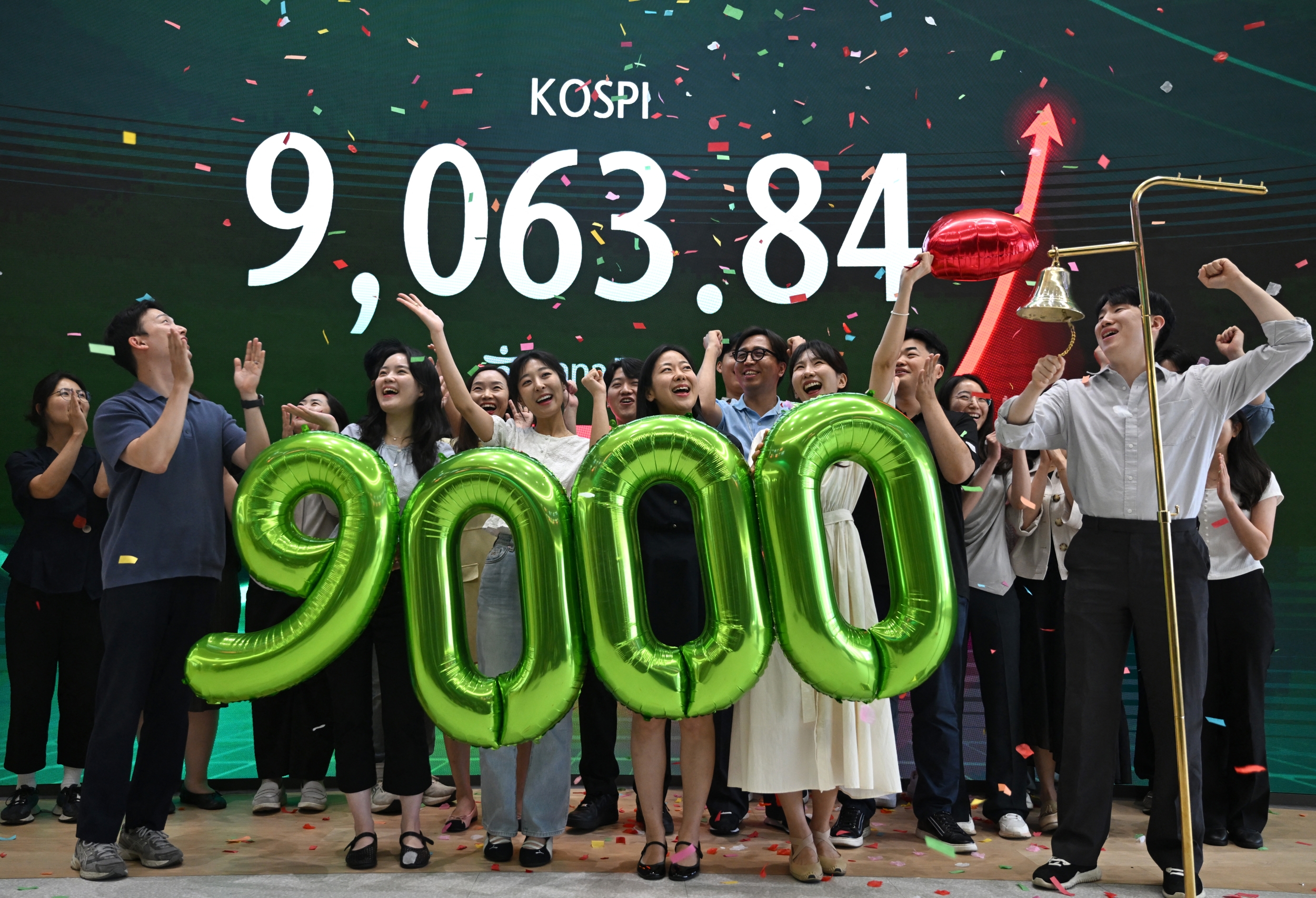 KOSPI 9,000 Era Begins: SK Hynix HBM4E Samples Drive South Korea to Record High