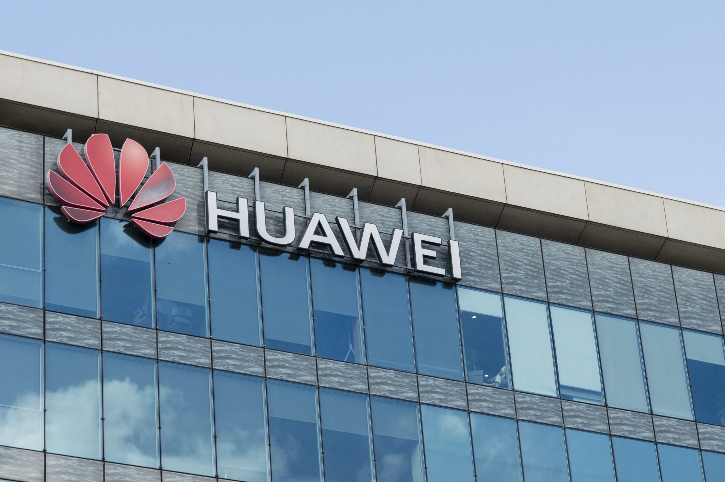 China AI Parity: GLM-5.2 Tops Open Rankings on Huawei Chips as Fable 5 Stays Banned