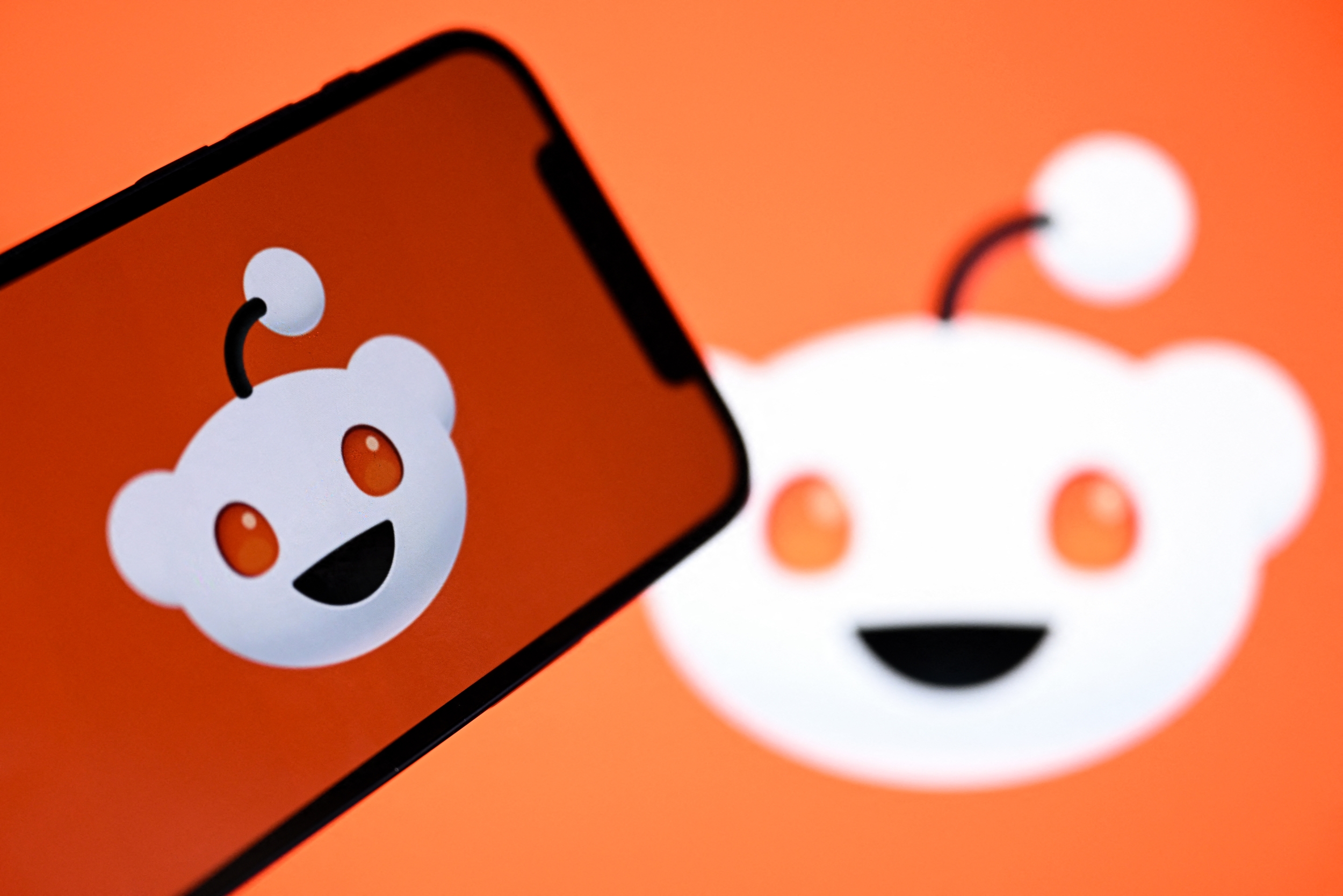 Vulnerability in AI Research Tools Allows Manipulation via Reddit Comments