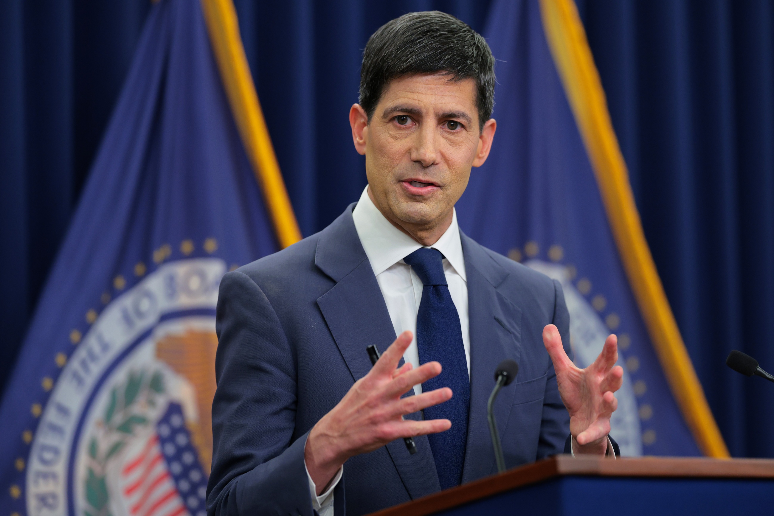 Fed Minutes Due Wednesday: Nine Hawkish Dots and Warsh's Deliberate Silence