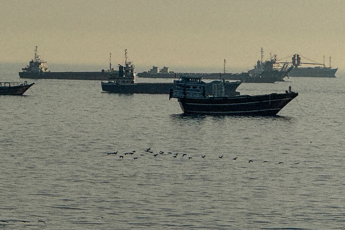 Iran Formally Closes Strait of Hormuz: Tracking System Shutdown Left GFS Galaxy Crew Missing