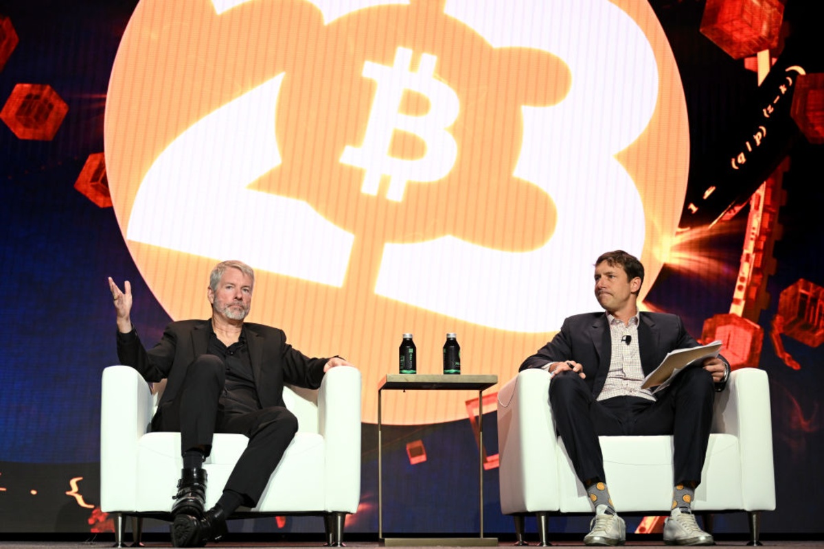 MicroStrategy halts Bitcoin purchases despite $3B reserve
